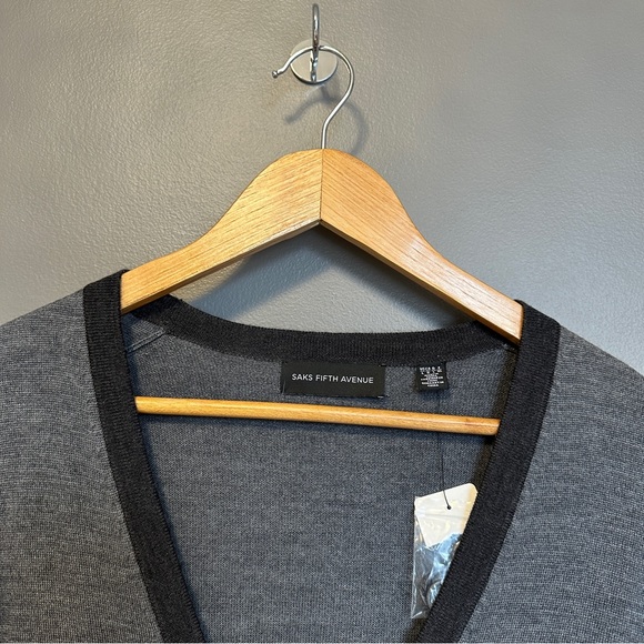 SAKS Unisex Wool Mix Block Buttoned, Pockets Sweater in grays. NWT 1145 - Picture 3 of 7